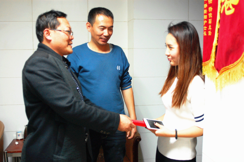 1515126528802413.jpg 20171128慰問(wèn)趙育智師傅用圖_副本.jpg