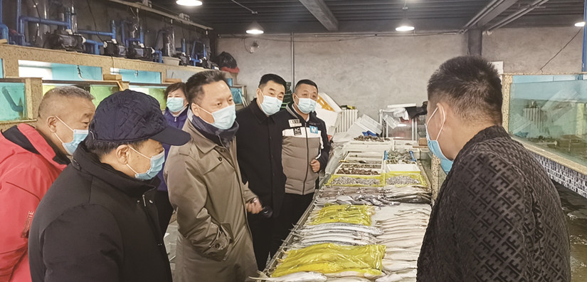圖為：自治區(qū)副主席蒞臨北園春市場(chǎng)檢查指導(dǎo)疫情防控工作現(xiàn)場(chǎng)_副本.jpg