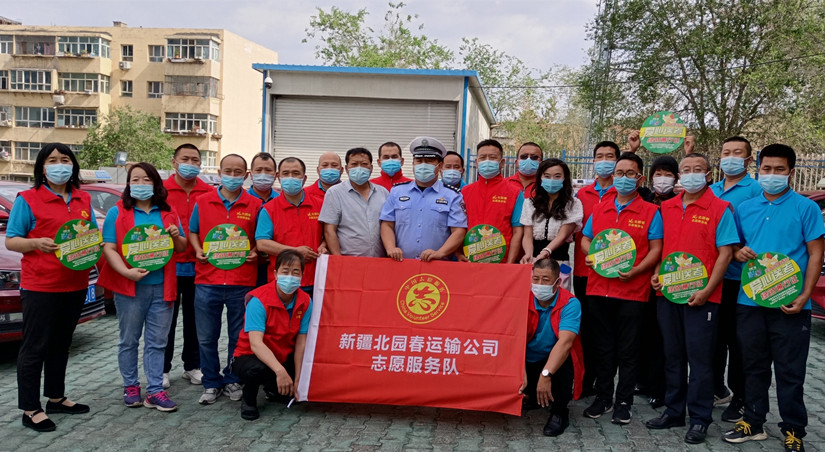 1625174159863175.jpg 圖為:運(yùn)輸公司愛心送高考“949”現(xiàn)場錄節(jié)目_副本.jpg