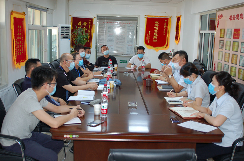 1630468426501655.jpg 圖為:自治區(qū)交通運(yùn)輸廳考核專家組復(fù)驗(yàn)運(yùn)輸公司_副本.jpg